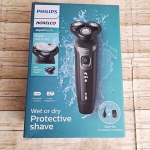 Philips Norelco AquaTouch Wet  or Dry  Black Shaver
